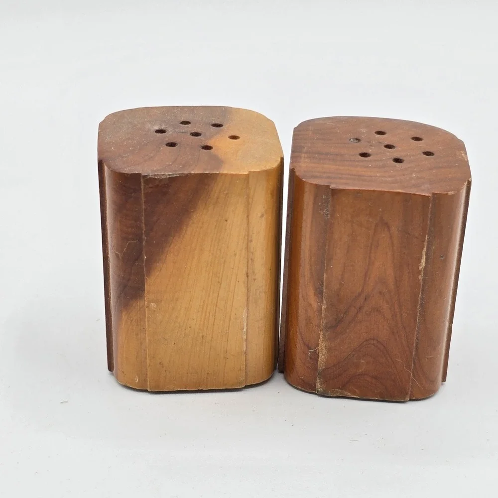 Vtg Little Brown Wooden Salt & Pepper Shaker Set Rustic Farmhouse Country Ozarks